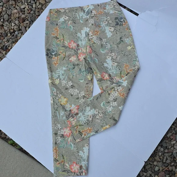 LISETTE Floral Patterned Trousers - Picture 5 of 7
